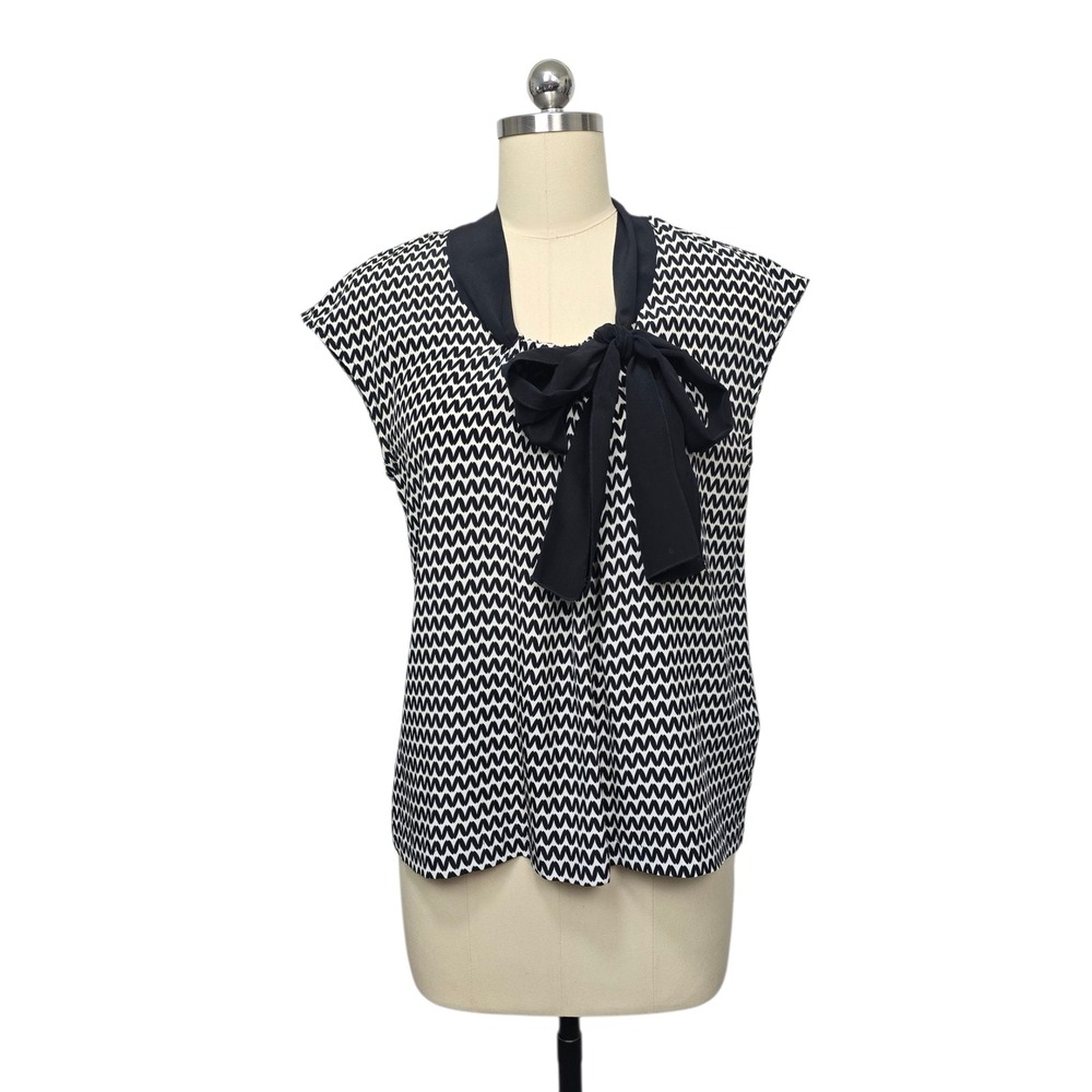 Trina Turk Black White Zigzag Print Cap Sleeve Silk Blouse Top Size Small